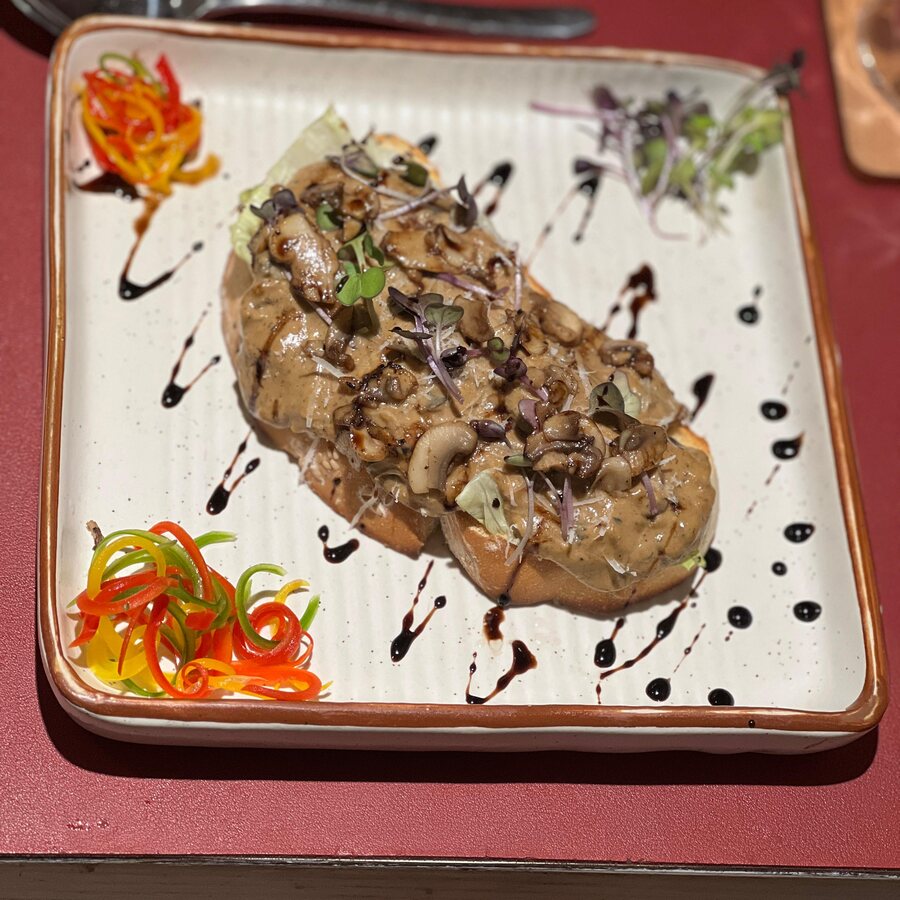 Creamy mushroom garlic toast
